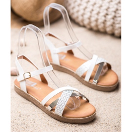 Weide Sandali alla moda realizzati in ecopelle bianca grigio 1