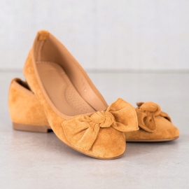 Sixth Sense Ballerina con un fiocco giallo 2