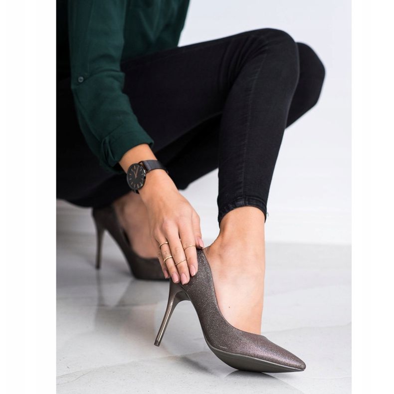 Goodin Pompe alla moda su un perno grigio 1