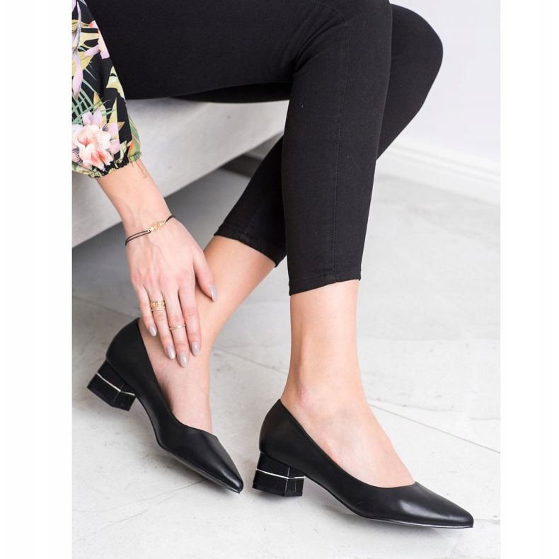 Goodin Décolleté con cintura decorativa nero 1