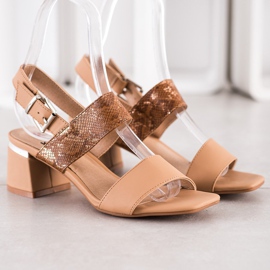 Kylie Sandali alla moda su un bar marrone 2