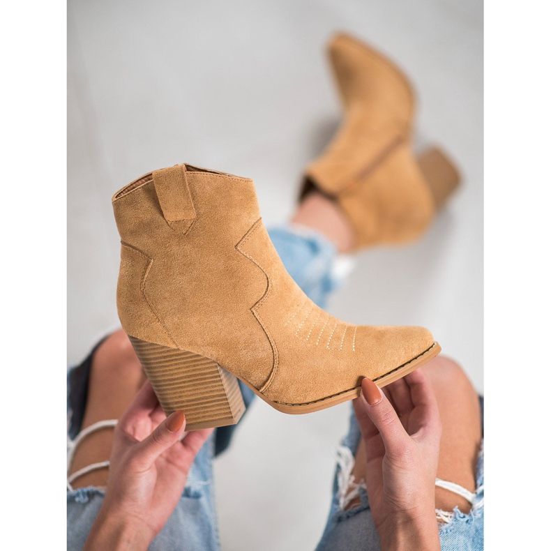 Stivali da cowboy color cammello con tacco alto beige 1