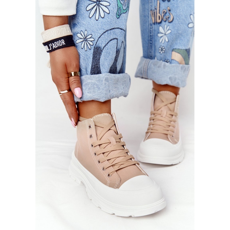 Sneakers Alte Da Donna Su Una Grande Suola Marrone Chiaro Trissy 2