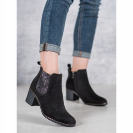 Filippo Stivali su un palo nero 2