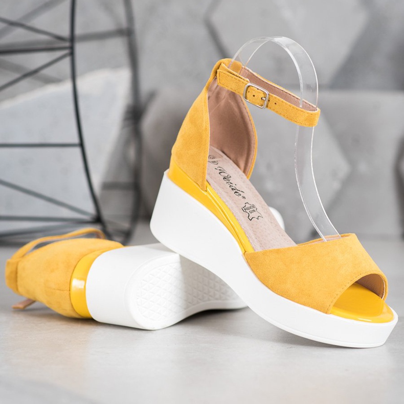 Weide Sandali in pelle scamosciata su una zeppa bianca giallo 1