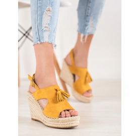 Small Swan Sandali costruiti con frange giallo 1