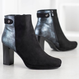 M.Daszyński Stivali su un palo nero 1