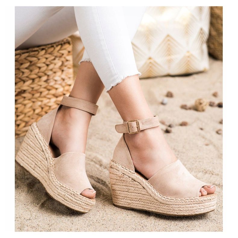 SHELOVET Sandali con zeppa beige 1