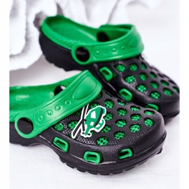 Pantofole in schiuma per bambini Kroks nero e verde Jupiter 1
