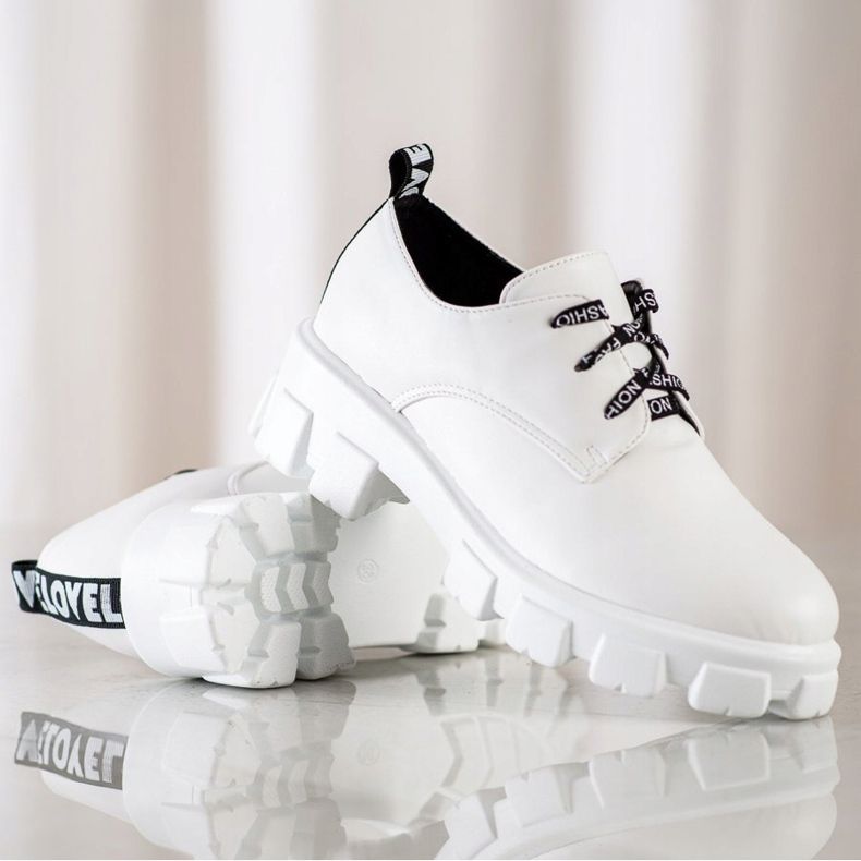 SHELOVET Scarpe brogue bianche sulla piattaforma bianco 1