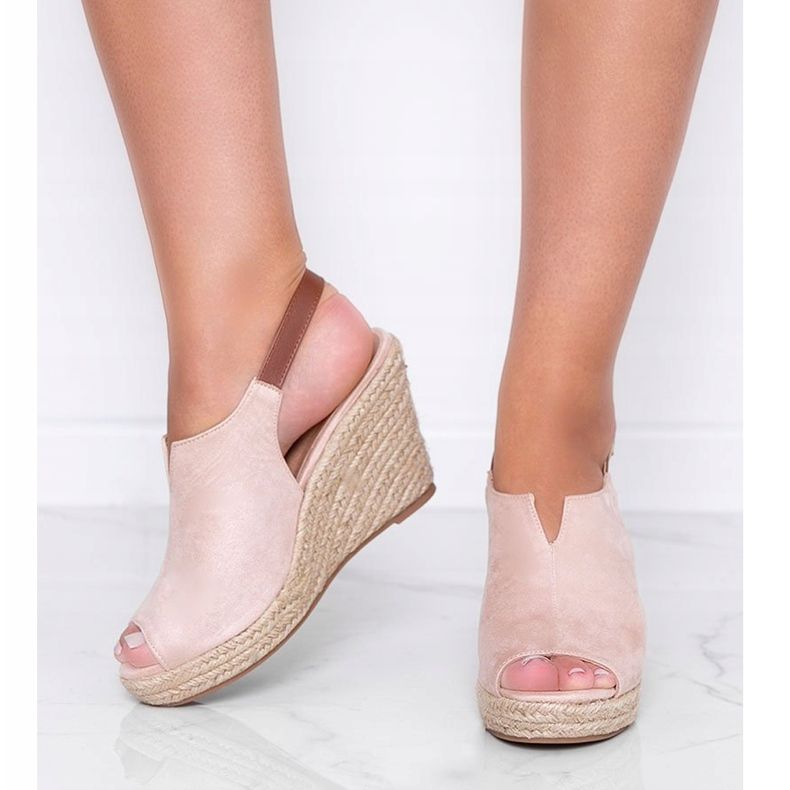 Sandali con zeppa beige di Lindy 1