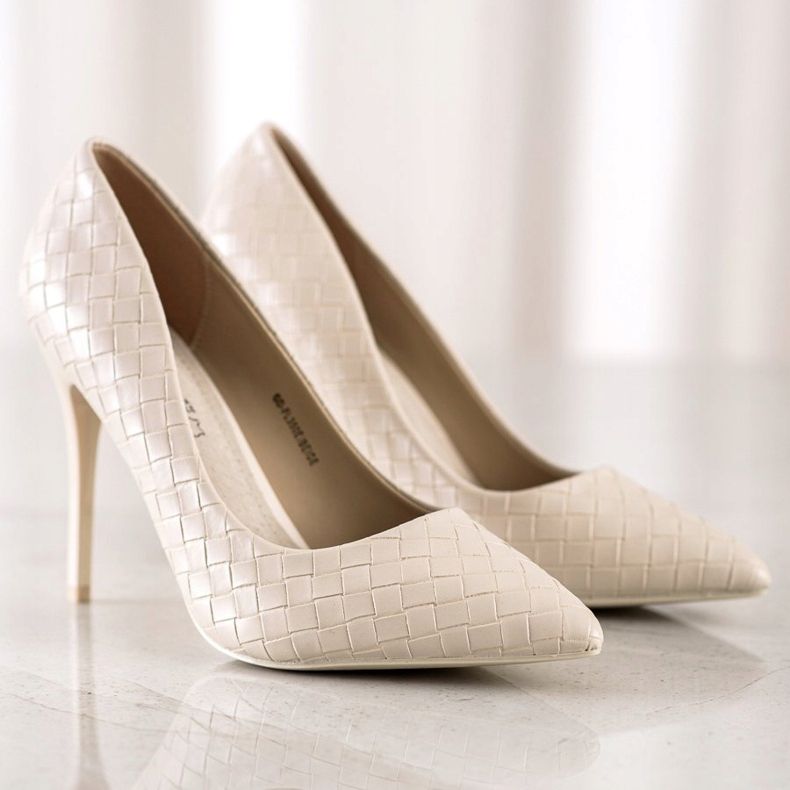Goodin Pompe alla moda su un perno beige 1