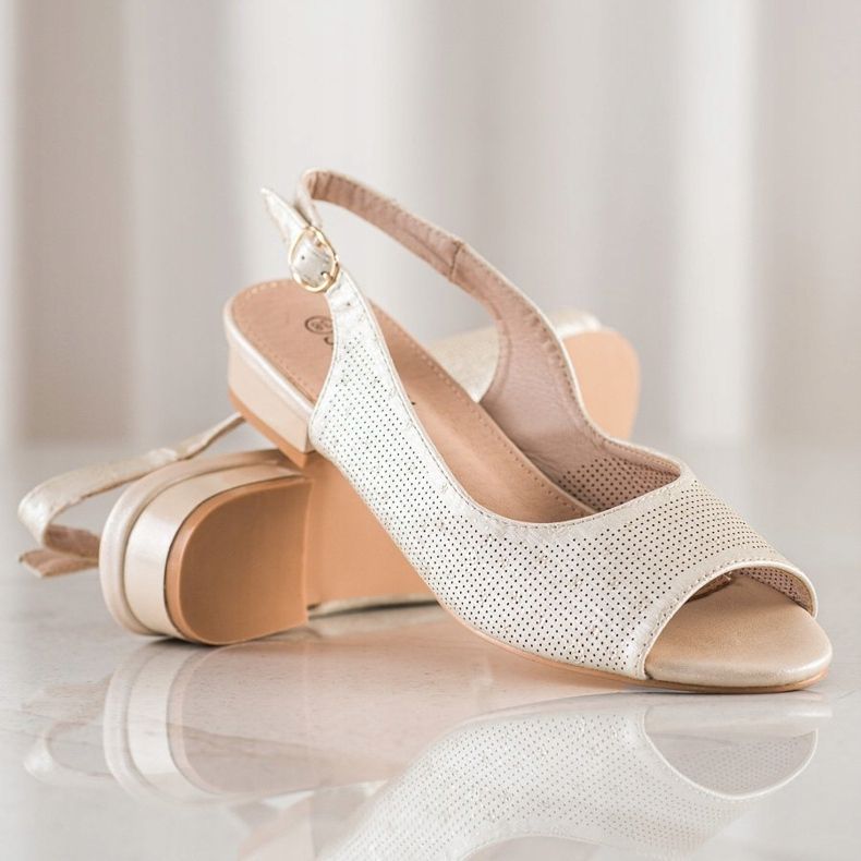Sabatina Sandali traforati su tacchi bassi beige 1