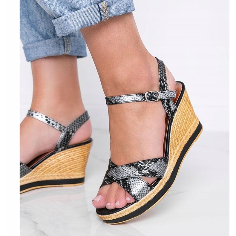Sandali neri con zeppa metallizzati con motivo a pelle di serpente Peekaboo nero 1