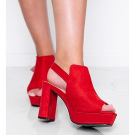 Sandali rossi sul palo di Lordly rosso 1