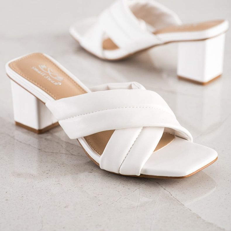 Small Swan Eleganti pantofole in ecopelle bianco 1