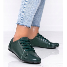 Scarpe verdi con punta verniciata di Parady verde 1