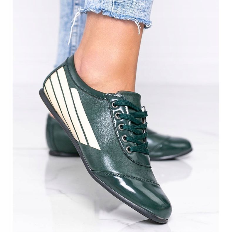 Scarpe verdi con punta verniciata di Cheryl verde 1