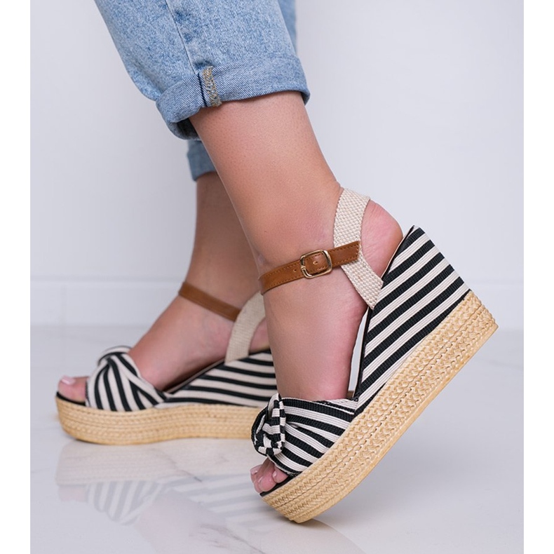 Sandali con zeppa in bianco e nero con fiocco Holiday Vibes bianca 1