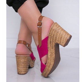 Sandali rosa sul post di Magic Woman 1