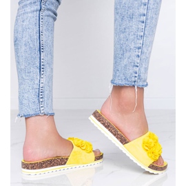 Pantofole gialle con fiori portorico giallo 1