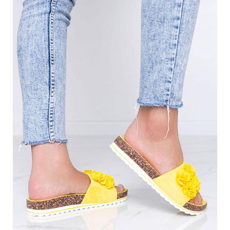 Pantofole gialle con fiori portorico giallo 1