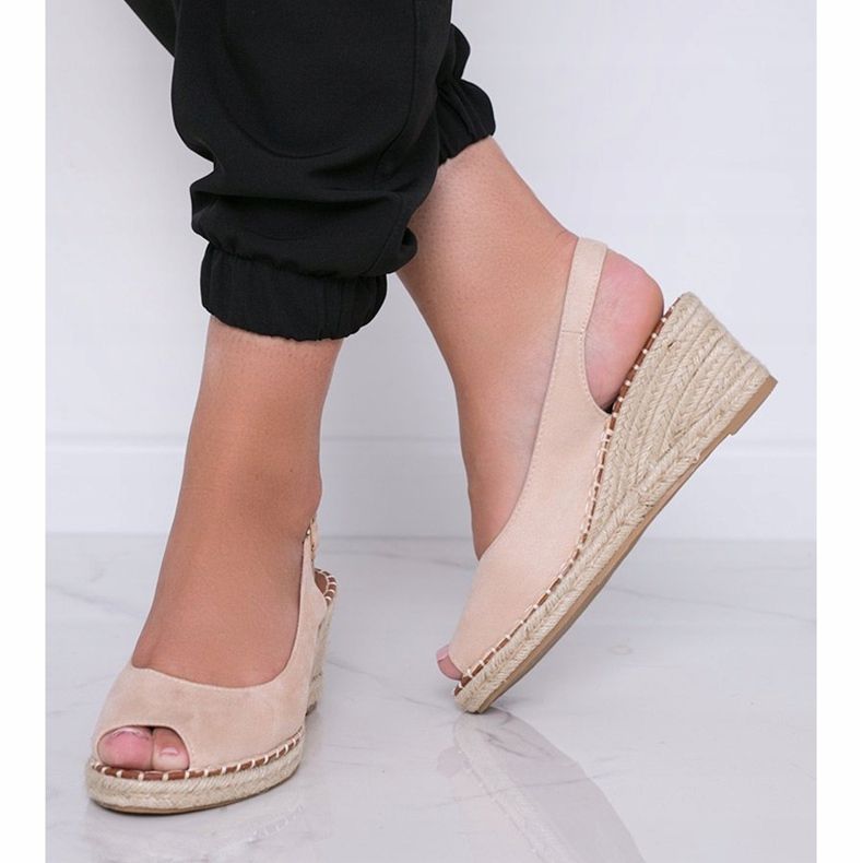 Sandali con zeppa beige di Caitlin 1