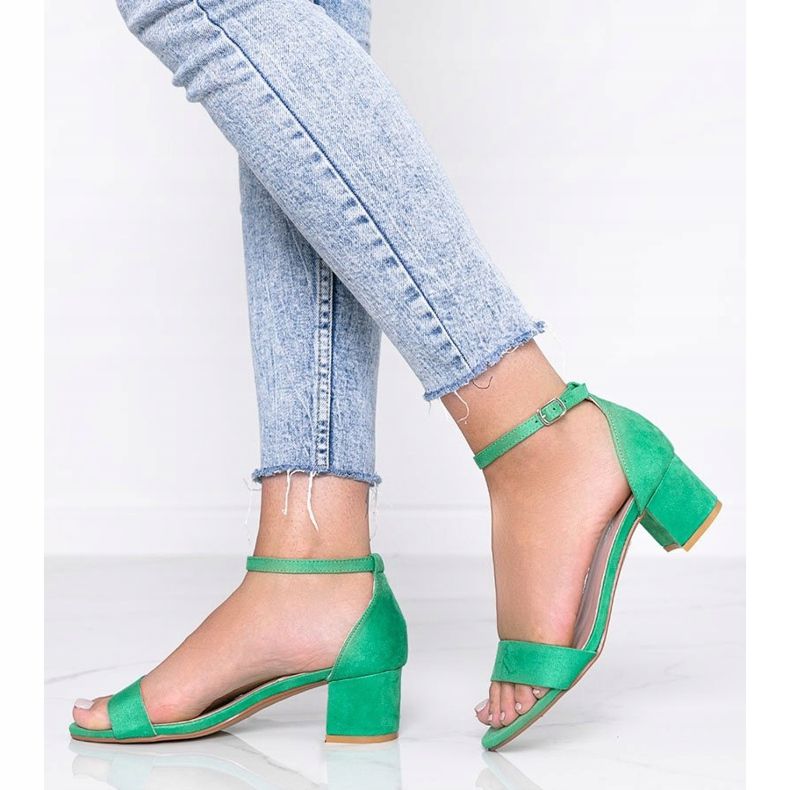 Sandali verdi nel post Your Feelings verde 2