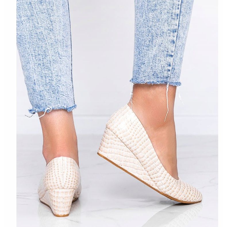 Décolleté beige con motivo a pelle di coccodrillo sulla zeppa Wildlife 1