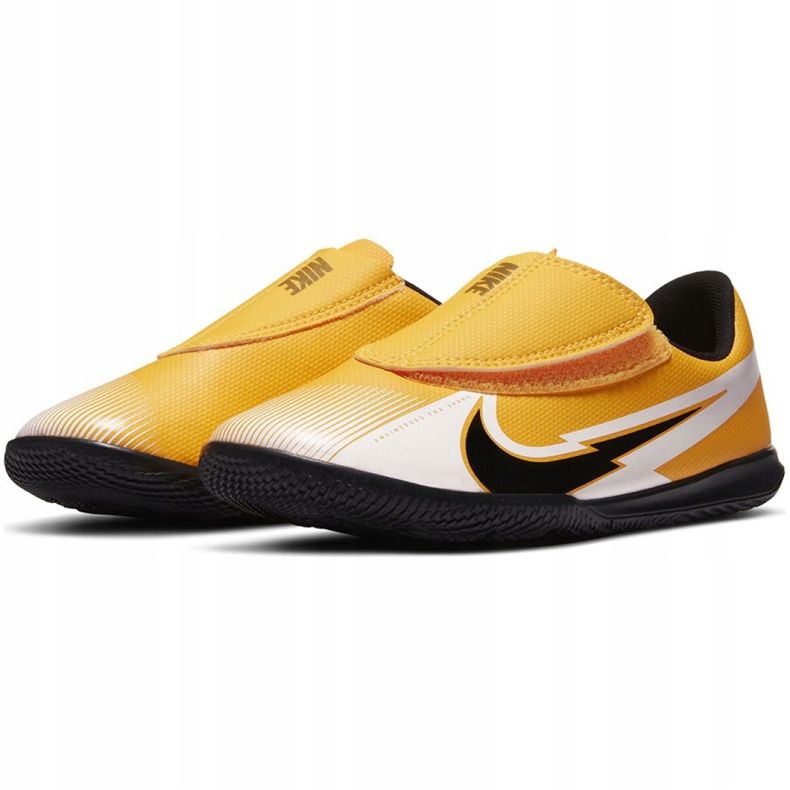 Nike Mercurial Vapor 13 Club Ic PS (V) Jr AT8170 801 scarpe da calcio multicolore giallo 2