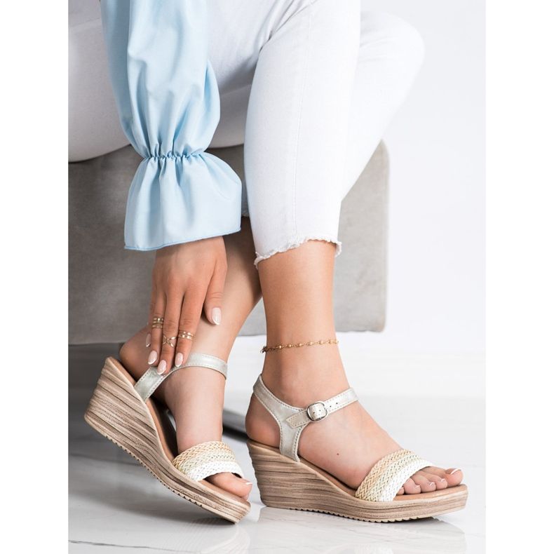 Sea Elves Sandali con zeppa casual beige bianco argento 1