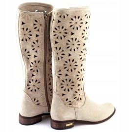 Olivier Stivali da donna traforati beige chiaro 3