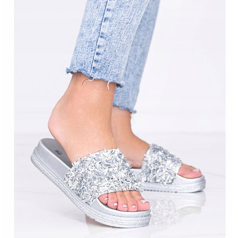Pantofole in argento con zirconi Love Bling 1