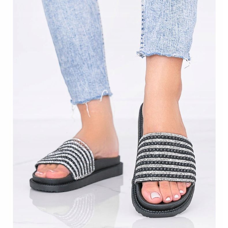 Pantofole nere riccamente decorate da Trisha nero 1
