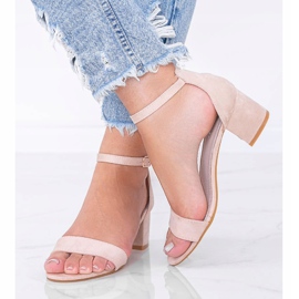 Sandali beige su un post basso Il tuo tocco 1