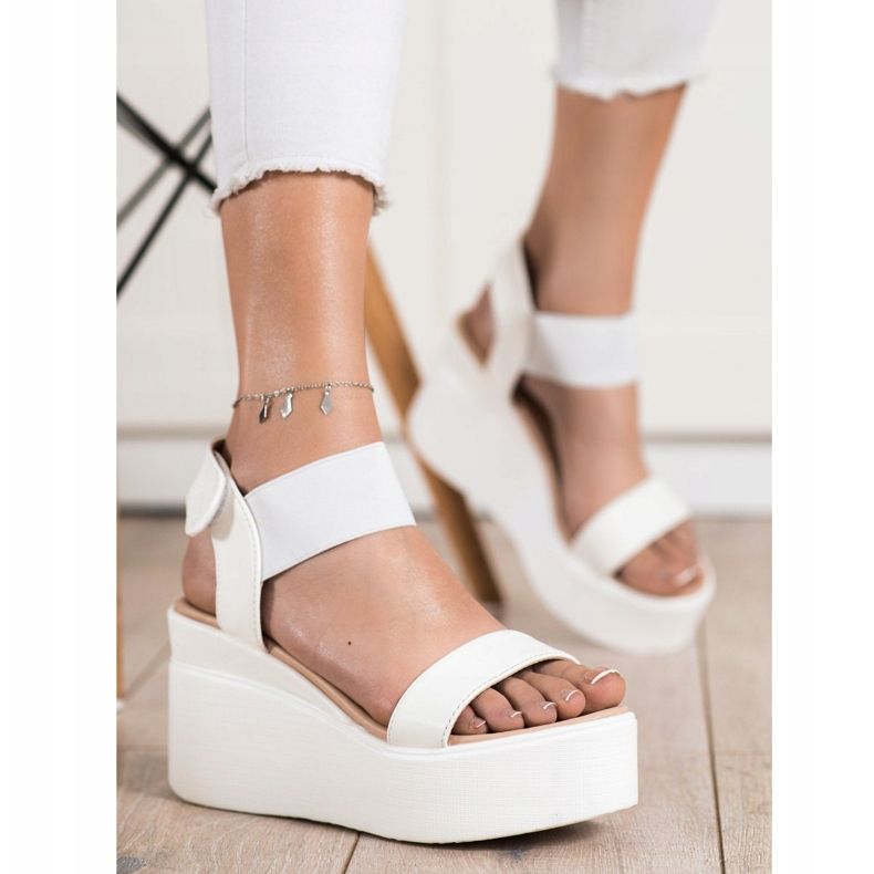 Small Swan Sandali con zeppa alla moda bianco 1