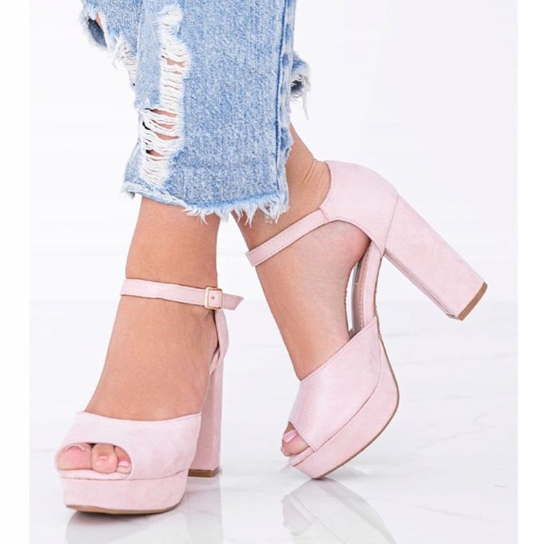 Sandali beige sulla piattaforma Swing 1