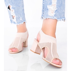 Sandali beige con tomaia Yolandi traforata 1