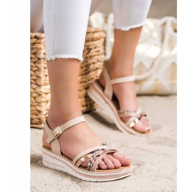 Groto Gogo Sandali alla moda su una zeppa bassa beige rosa 1