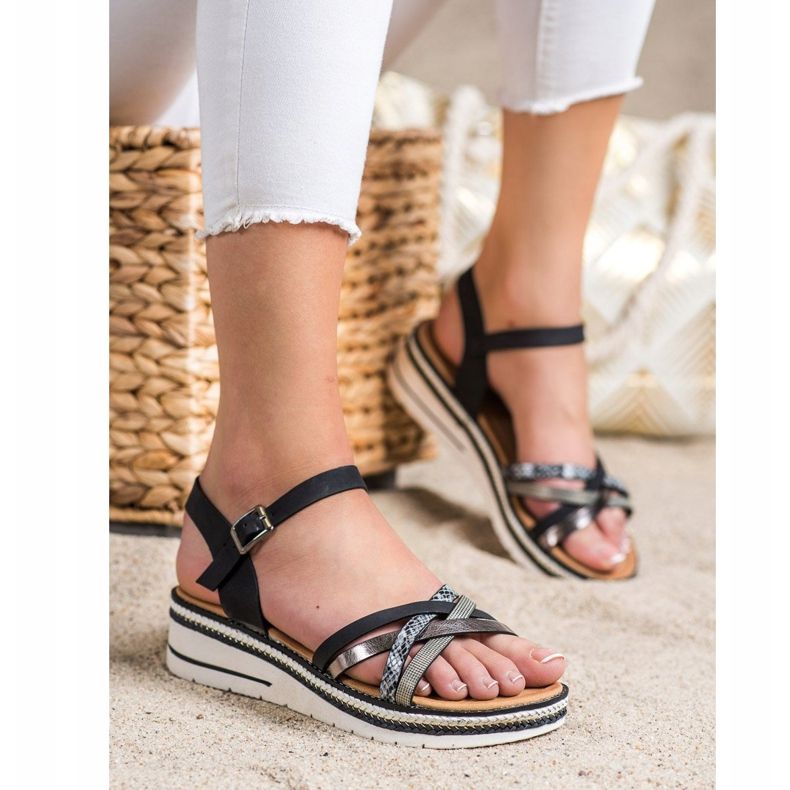Groto Gogo Sandali alla moda su una zeppa bassa nero grigio 1