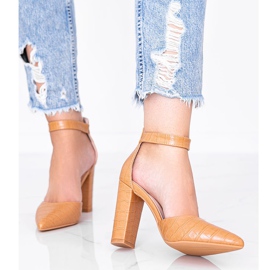 Décolleté cammello sul palo nel modello di pelle di coccodrillo Glamour marrone 1