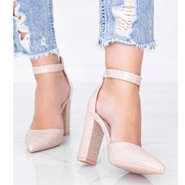 Décolleté beige sul palo nel modello di pelle di coccodrillo Glamour 1