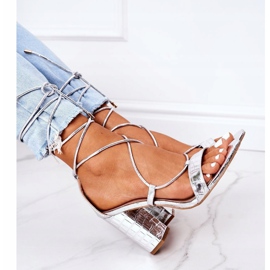 PS1 Sandali allacciati su una passerella d'argento bar 1