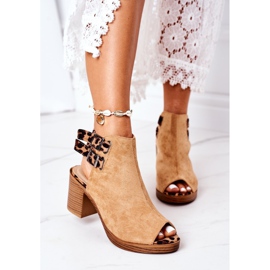 Sandali in pelle scamosciata su una barra Lu Boo Camel Leopard marrone 2