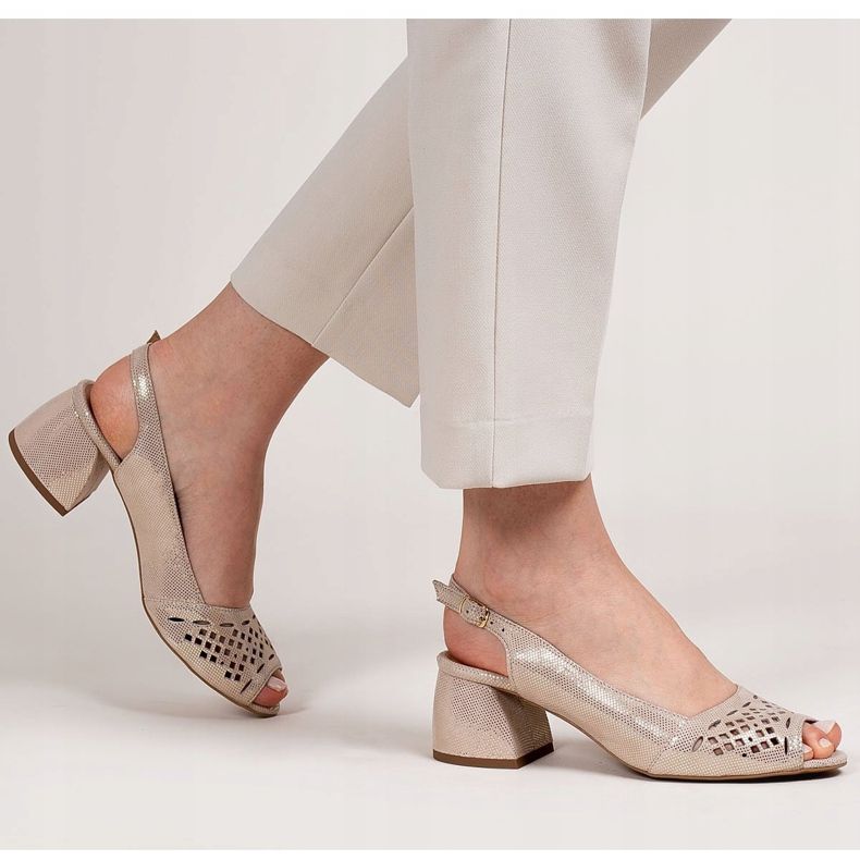 Marco Shoes Sandali beige e oro in camoscio con perforazione 2