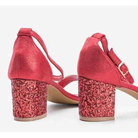 Sandali rossi sul post di You Know rosso 1