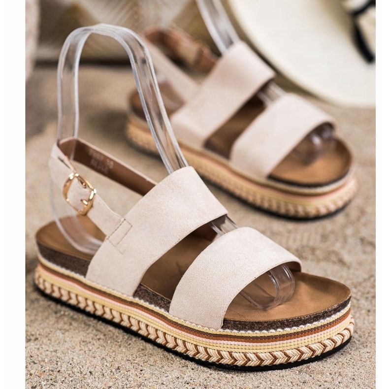 Ideal Shoes Sandali in pelle scamosciata sulla piattaforma beige 1