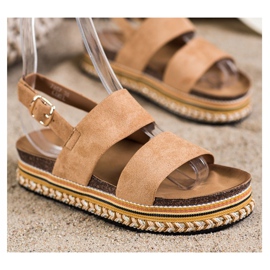 Ideal Shoes Sandali in pelle scamosciata sulla piattaforma beige marrone 1