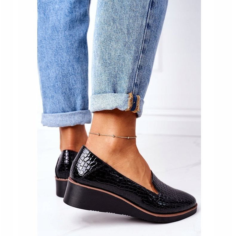 Scarpe Laccate Su Zeppa Vinceza 10675 Nero 1