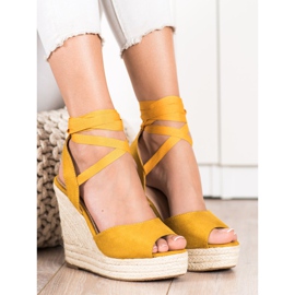 SHELOVET Sandali color senape su zeppa alta giallo 1